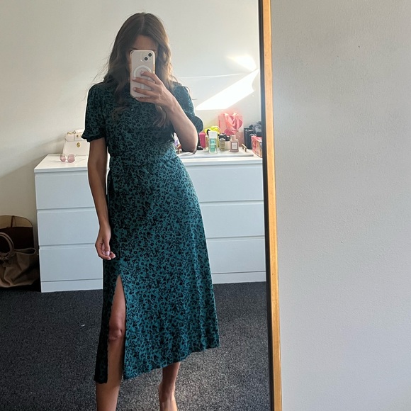 Zara Dresses & Skirts - Zara puff sleeve midi dress